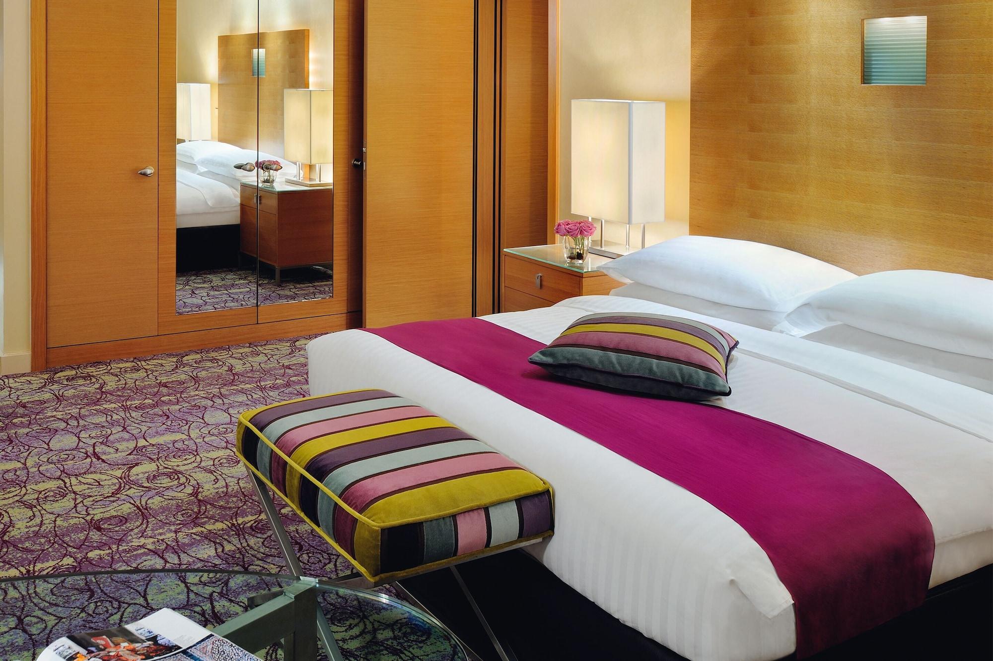 Qabila Westbay Hotel By Marriott Doha Exterior photo A room at the Mandarin Oriental, Munich