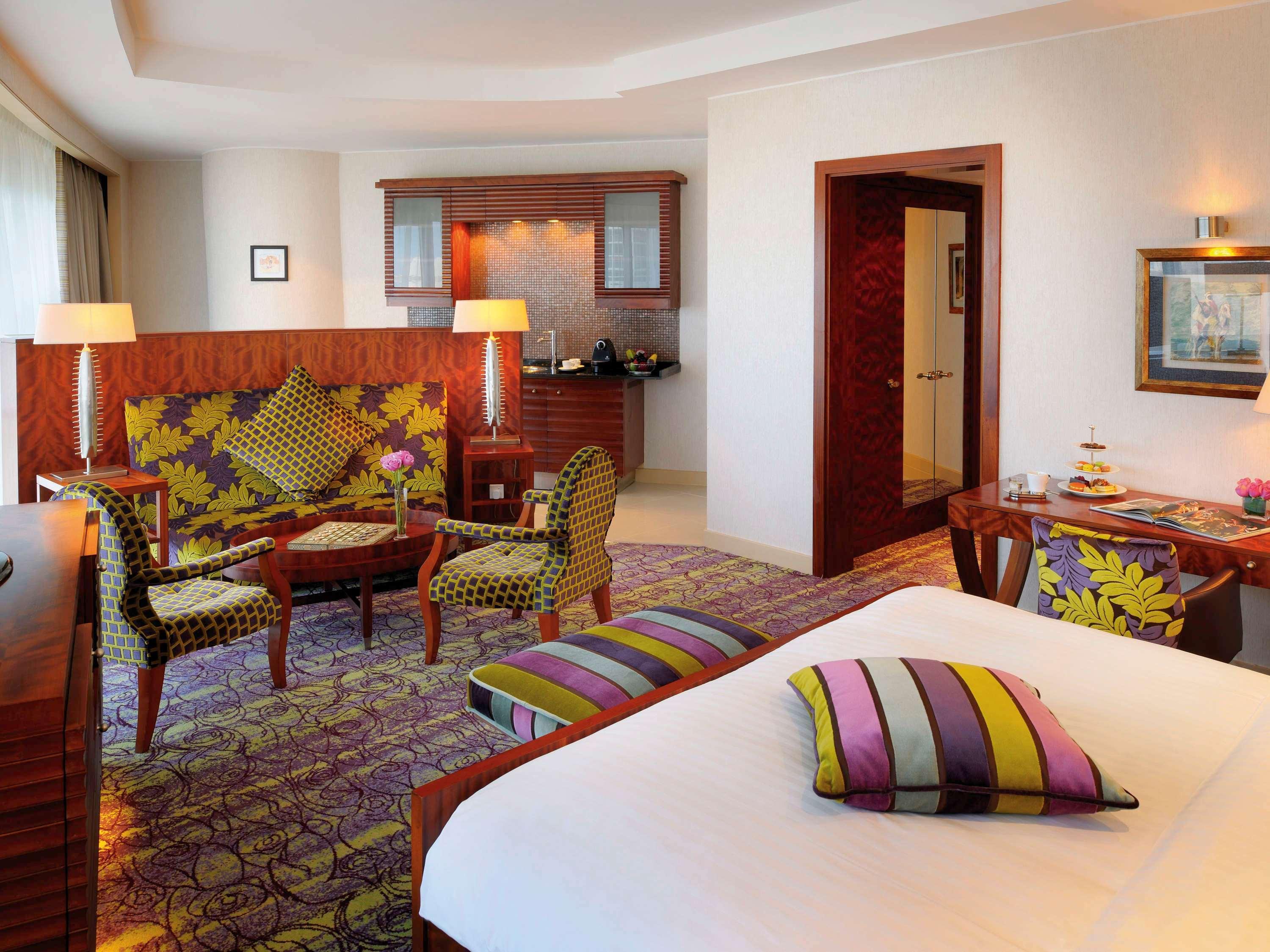 Qabila Westbay Hotel By Marriott Doha Exterior photo Suite