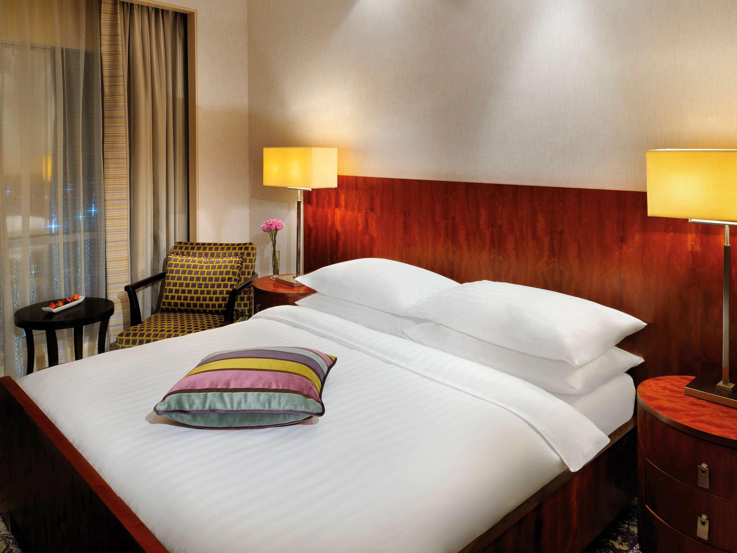 Qabila Westbay Hotel By Marriott Doha Exterior photo A bedroom at the hotel