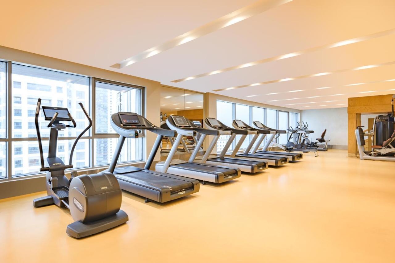 Qabila Westbay Hotel By Marriott Doha Exterior photo A row of treadmills