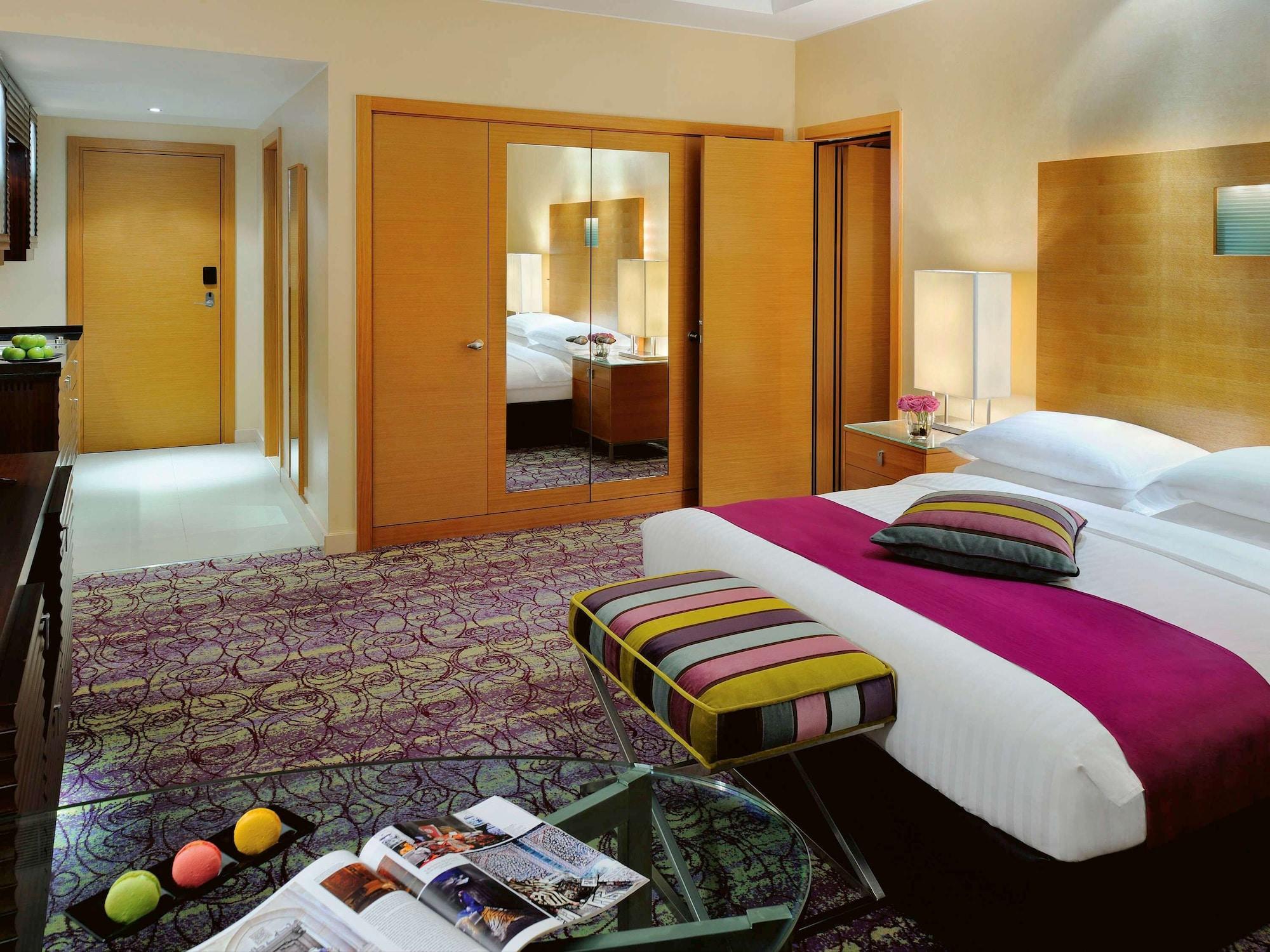 Qabila Westbay Hotel By Marriott Doha Exterior photo Suite