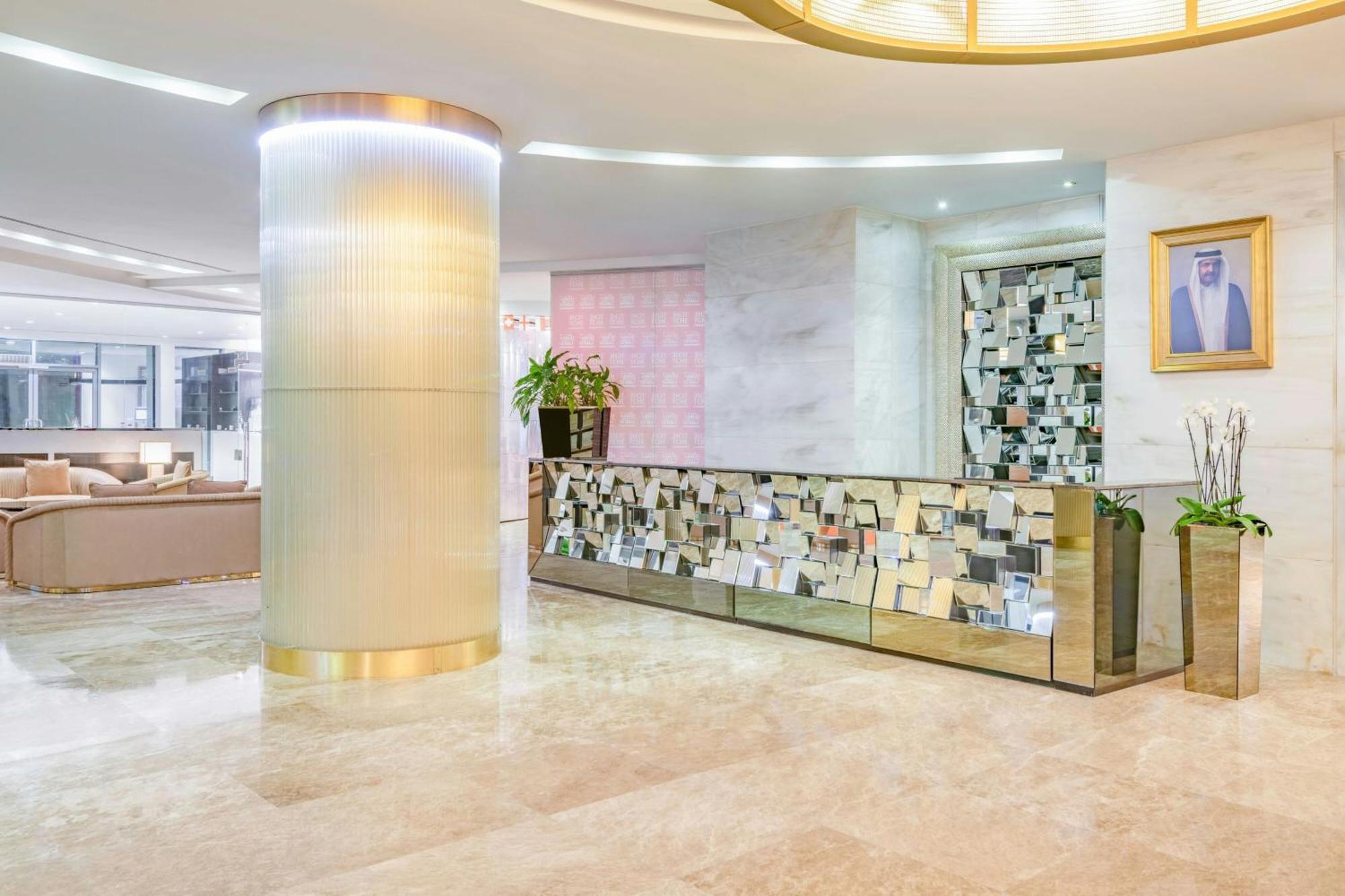 Qabila Westbay Hotel By Marriott Doha Exterior photo Lobby